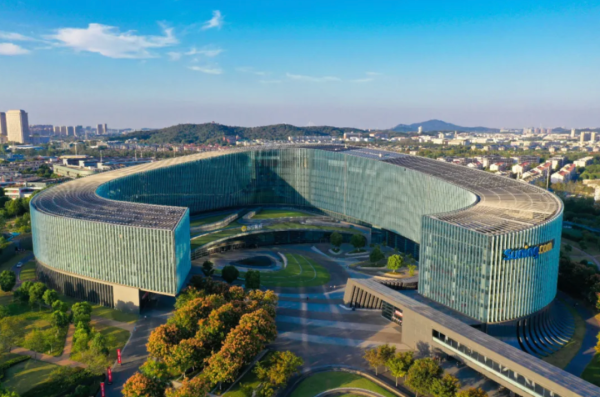 a股配资平台 一季度门店销售收入同比增19.3%，苏宁易购五一迎来大店焕新潮